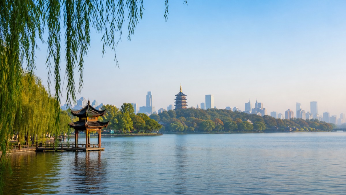 Vue urbaine et quartier d'affaires de Hangzhou